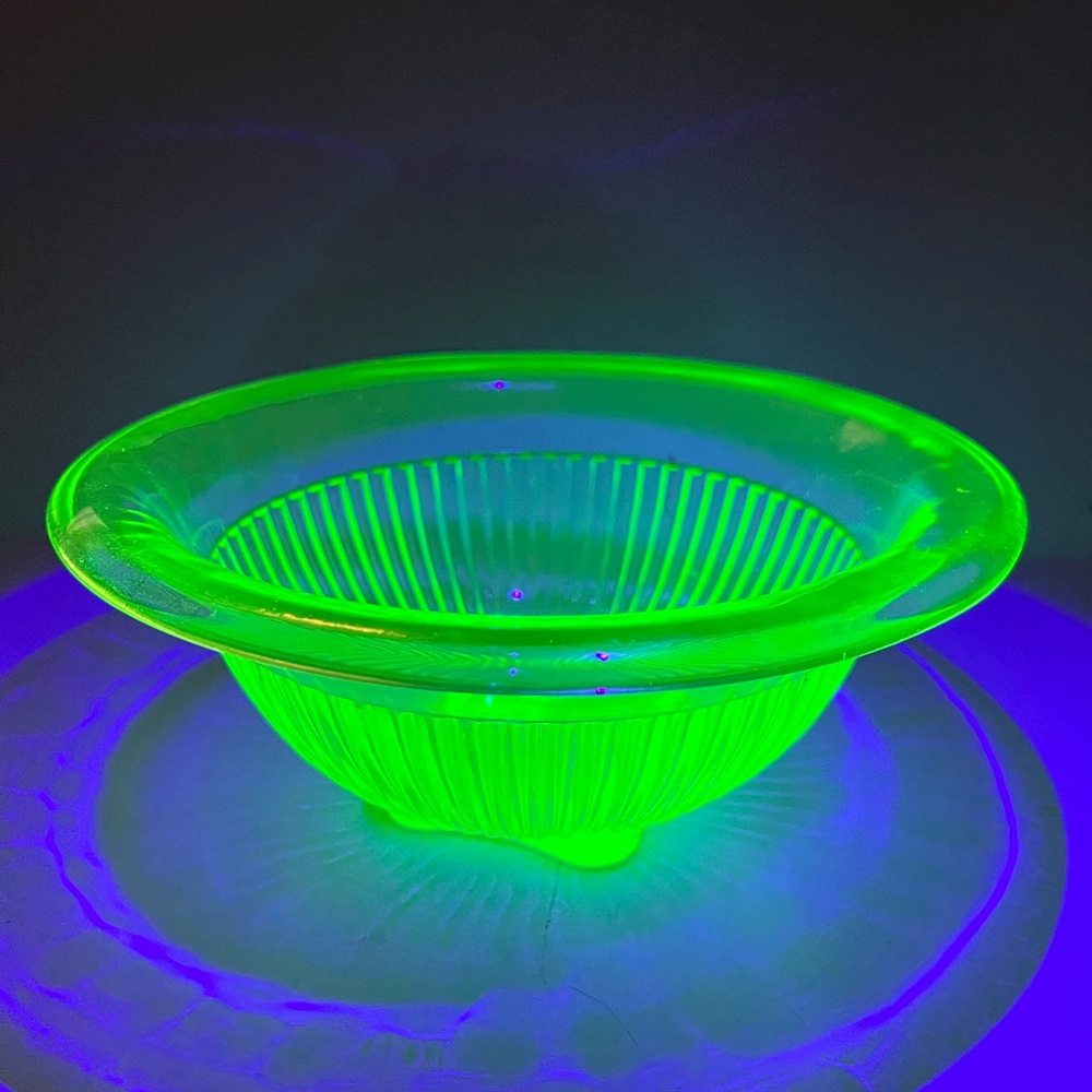 Vintage Green Vaseline Uranium Glass Turned Rim Ribbed 7.5” Mixing Bowl